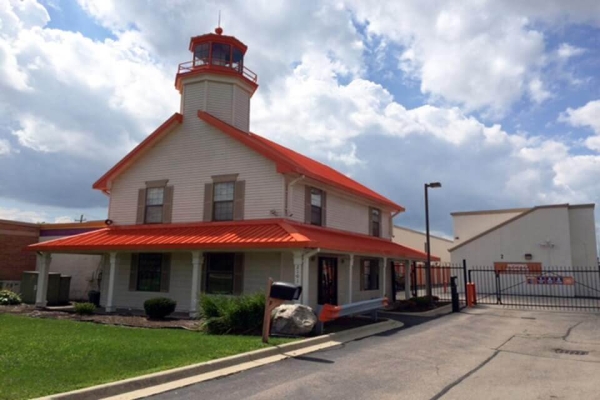 Facility photo: //images.sparefoot.com/medium/214884690768455c3c5.jpg