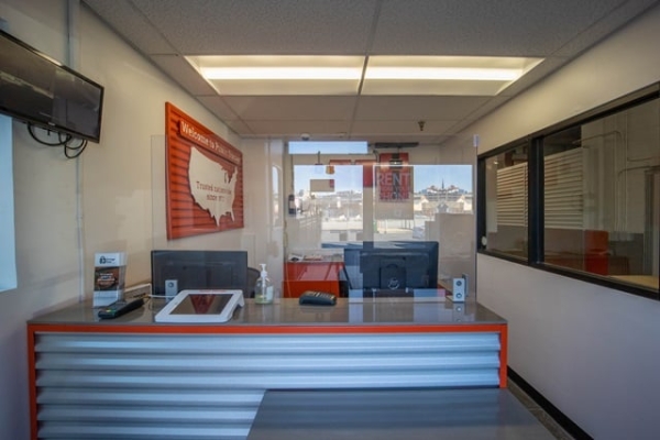 Facility photo: //images.sparefoot.com/medium/2148856895f68e6b6d5.jpg