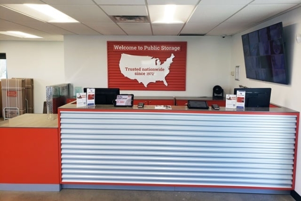 Facility photo: //images.sparefoot.com/medium/214888688cbbb65d838.jpg