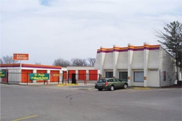 Facility photo: //images.sparefoot.com/medium/21489069f4a85294a77.jpg