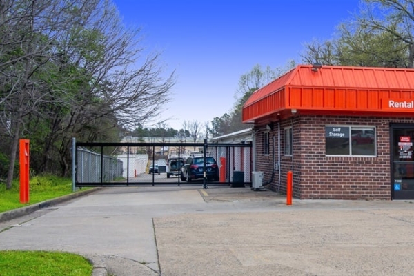 Storage Units at Public Storage - Richmond - 7625 Staples Mill Road - 7625 Staples Mill Road