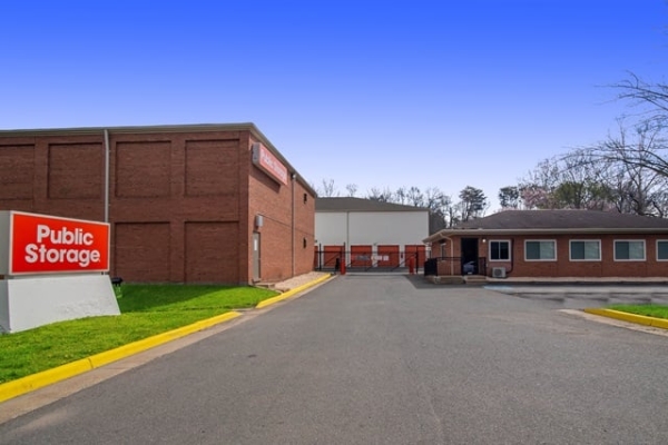 Facility photo: //images.sparefoot.com/medium/214892687ce923823f9.jpg