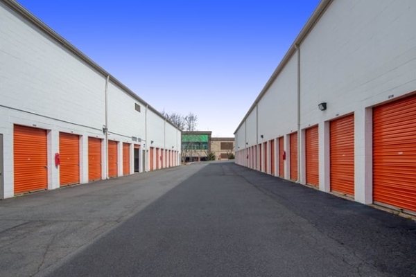 Facility photo: //images.sparefoot.com/medium/214892695d166a85b33.jpg