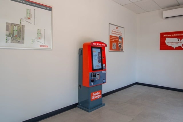 Facility photo: //images.sparefoot.com/medium/2148936884d31b95de2.jpg