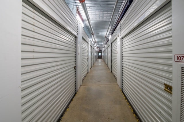 Facility photo: //images.sparefoot.com/medium/21489369e2314747847.jpg