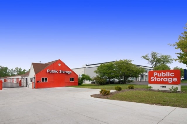 Facility photo: //images.sparefoot.com/medium/214896687e3b9404456.jpg