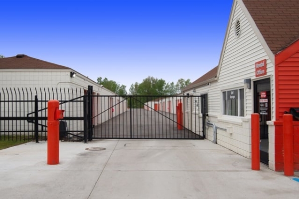 Storage Units at Public Storage - Walled Lake - 1901 E West Maple Rd - 1901 E West Maple Rd