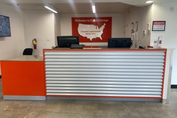 Facility photo: //images.sparefoot.com/medium/2148976883817bb1f3c.jpg