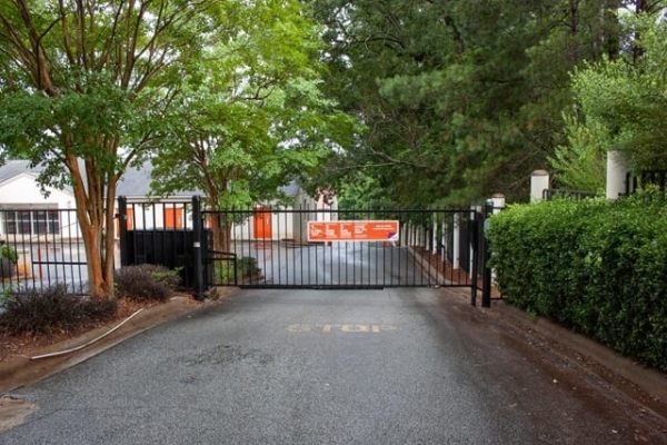 Facility photo: //images.sparefoot.com/medium/214903694d46ca896a1.jpg