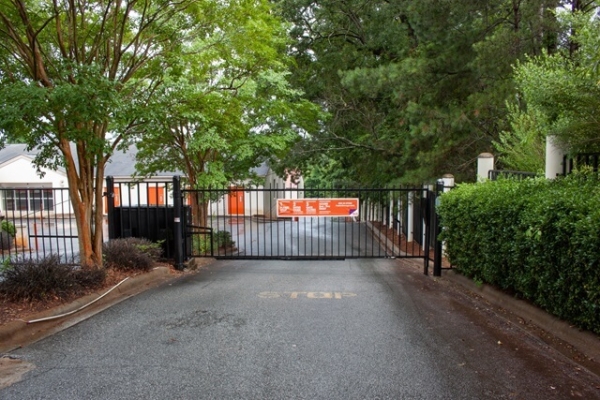 Facility photo: //images.sparefoot.com/medium/2149036a2c0461c0d7b.jpg