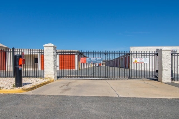 Facility photo: //images.sparefoot.com/medium/2149086a071b2cde674.jpg