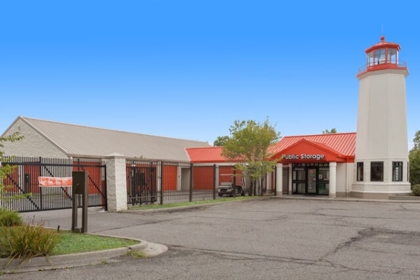 Facility photo: //images.sparefoot.com/medium/214909687a478a46e7a.jpg