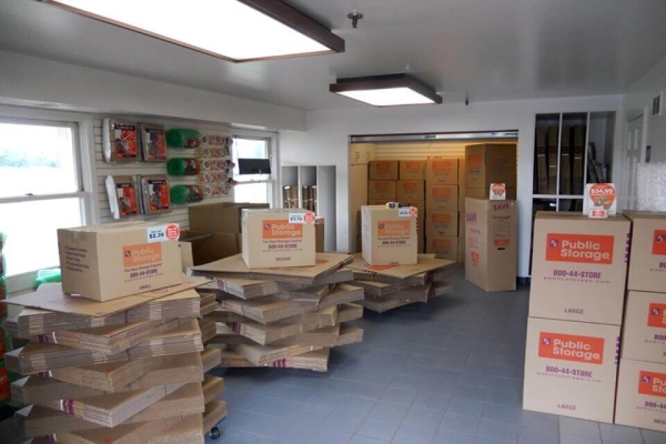 Facility photo: //images.sparefoot.com/medium/2149116878f63e4084f.jpg