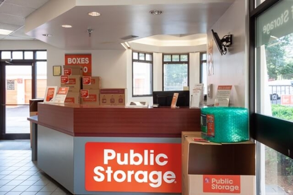 Facility photo: //images.sparefoot.com/medium/214912687f910b15e79.jpg