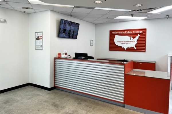 Facility photo: //images.sparefoot.com/medium/214912690a080ef151a.jpg