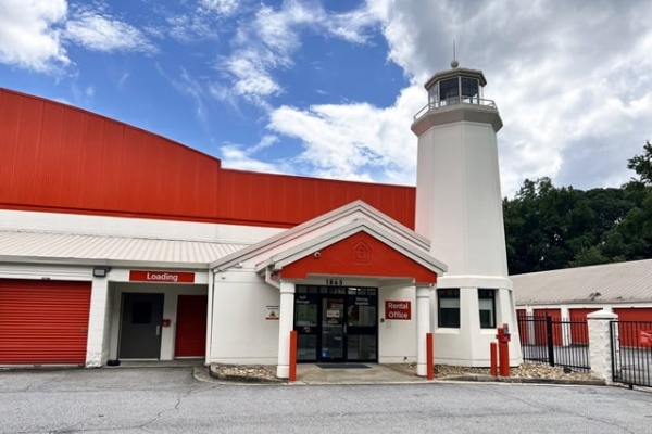 Facility photo: //images.sparefoot.com/medium/21491269f5f952676a9.jpg