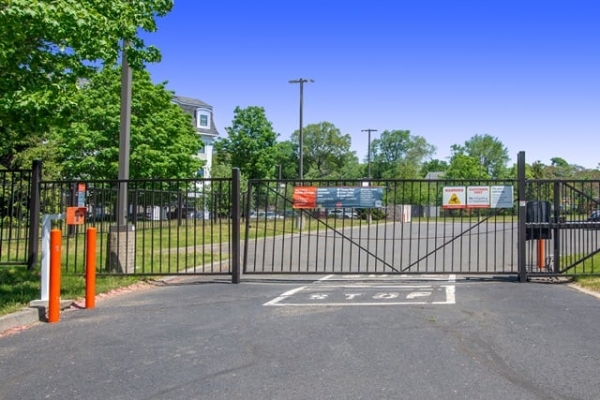 Facility photo: //images.sparefoot.com/medium/21491368f633d84a54f.jpg