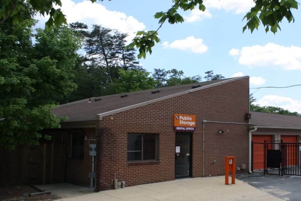 Facility photo: //images.sparefoot.com/medium/214915687654f1e2d27.jpg