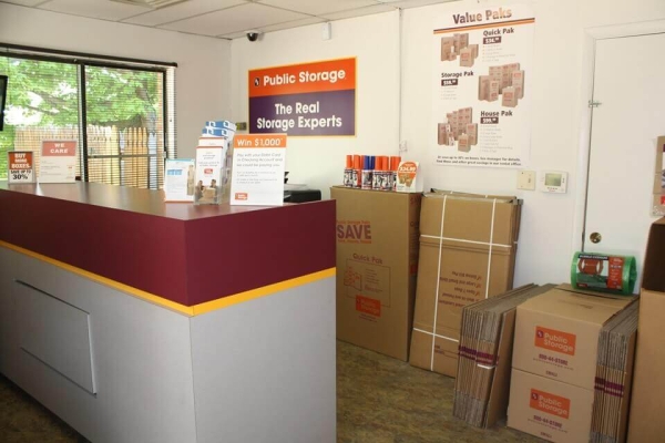 Facility photo: //images.sparefoot.com/medium/214915687654f43e559.jpg