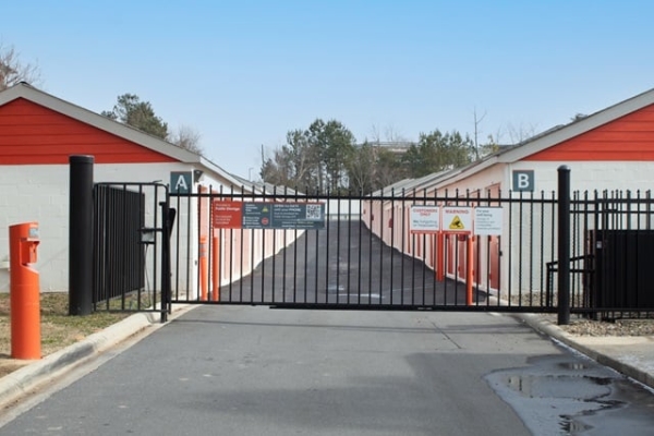 Facility photo: //images.sparefoot.com/medium/2149176911f1c7a76b1.jpg