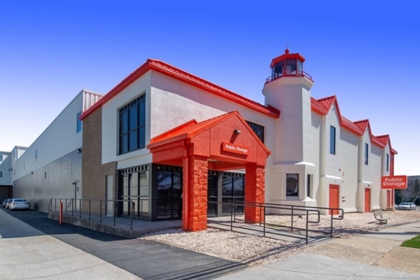 Facility photo: //images.sparefoot.com/medium/2149196878f554b04c7.jpg