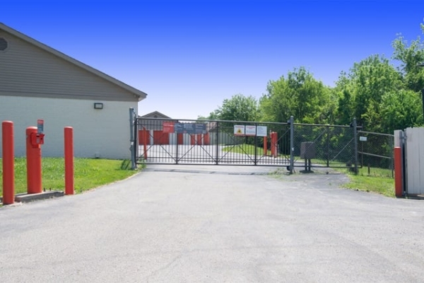 Facility photo: //images.sparefoot.com/medium/21492069f5f91c0c02f.jpg