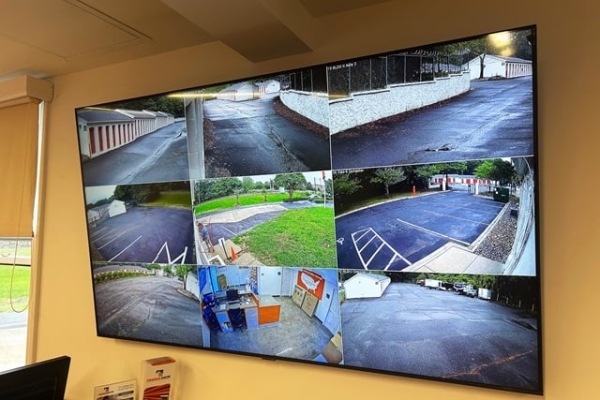 Facility photo: //images.sparefoot.com/medium/214922690cabc995482.jpg