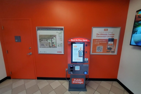 Facility photo: //images.sparefoot.com/medium/2149236878f556b3a22.jpg