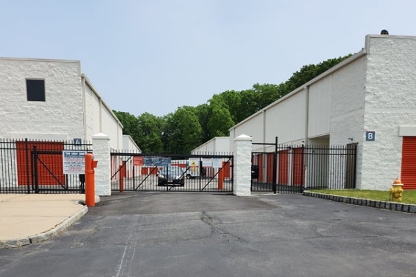 Facility photo: //images.sparefoot.com/medium/2149246878f4f7a11b9.jpg