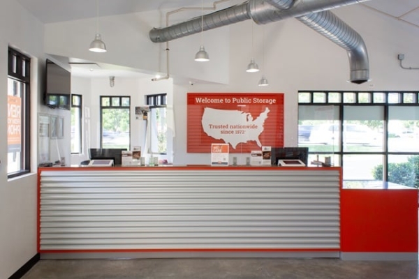 Facility photo: //images.sparefoot.com/medium/214928696651e1003f7.jpg