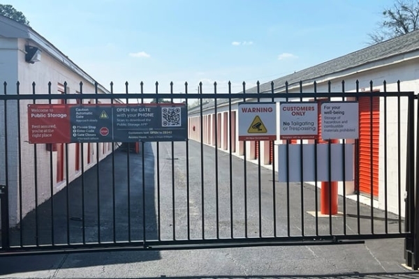 Facility photo: //images.sparefoot.com/medium/2149296936db82e9a62.jpg