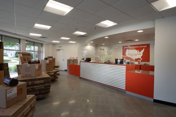 Facility photo: //images.sparefoot.com/medium/2149316913433568ef8.jpg