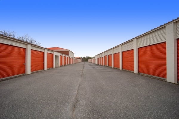 Facility photo: //images.sparefoot.com/medium/2149346a09c814a7a4f.jpg
