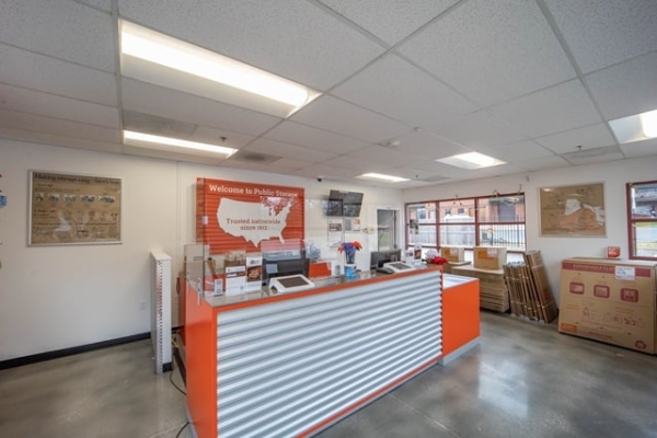 Facility photo: //images.sparefoot.com/medium/2149346a09c815750b2.jpg