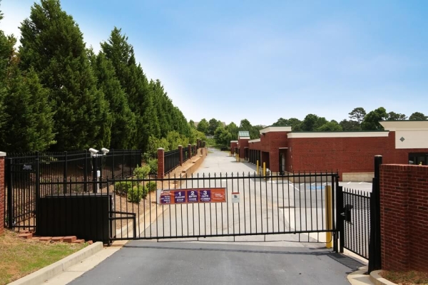 Facility photo: //images.sparefoot.com/medium/21493569f5f9cf93571.jpg