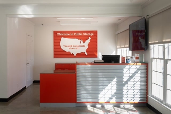 Facility photo: //images.sparefoot.com/medium/2149376877a4140fe83.jpg