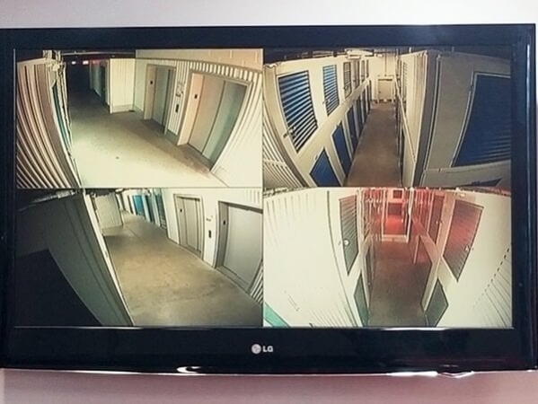 Facility photo: //images.sparefoot.com/medium/214938687a4728b324d.jpg