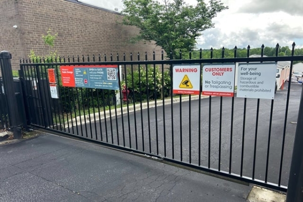 Facility photo: //images.sparefoot.com/medium/21493968c961de8e8b5.jpg