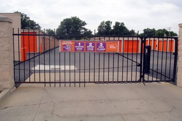 Facility photo: //images.sparefoot.com/medium/214940688e0e1952106.jpg