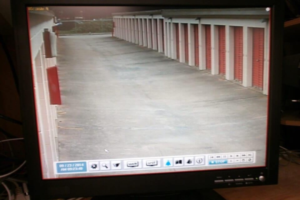 Facility photo: //images.sparefoot.com/medium/214944697232f2784b1.jpg