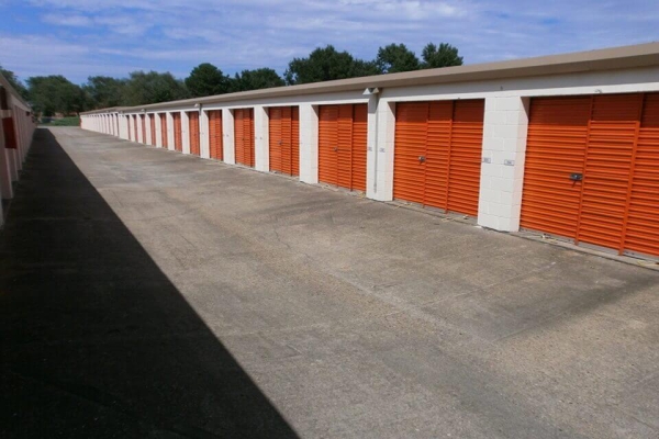 Facility photo: //images.sparefoot.com/medium/21494469f5f87ac4b1f.jpg