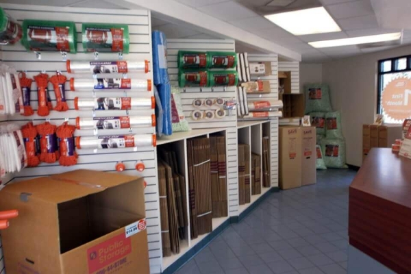 Facility photo: //images.sparefoot.com/medium/21494469f5f87b9c4dd.jpg