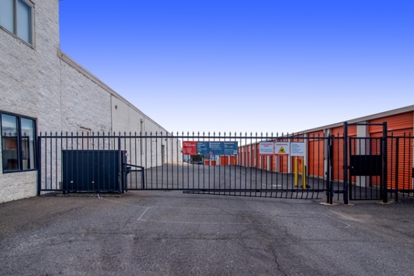 Facility photo: //images.sparefoot.com/medium/2149476a071b7b15123.jpg