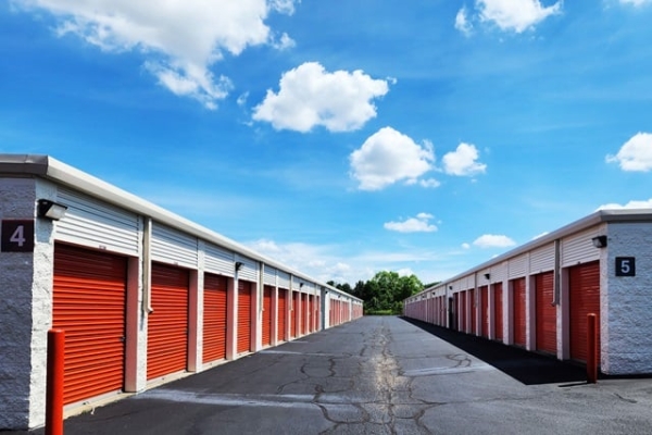 Facility photo: //images.sparefoot.com/medium/2149486878f4e657ab2.jpg