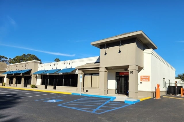 Facility photo: //images.sparefoot.com/medium/214949687ce99e07f4e.jpg