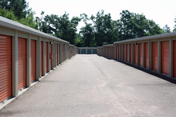 Facility photo: //images.sparefoot.com/medium/2149506a55eaff5d8d4.jpg