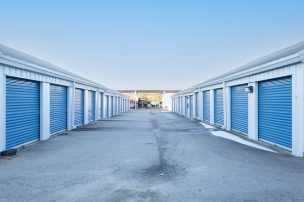 Facility photo: //images.sparefoot.com/medium/2149516890b0484b58b.jpg