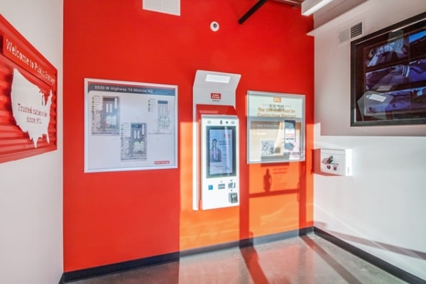 Facility photo: //images.sparefoot.com/medium/21495169358a5ca4fb8.jpg