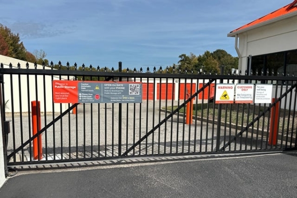 Facility photo: //images.sparefoot.com/medium/2149536884d3112e40f.jpg