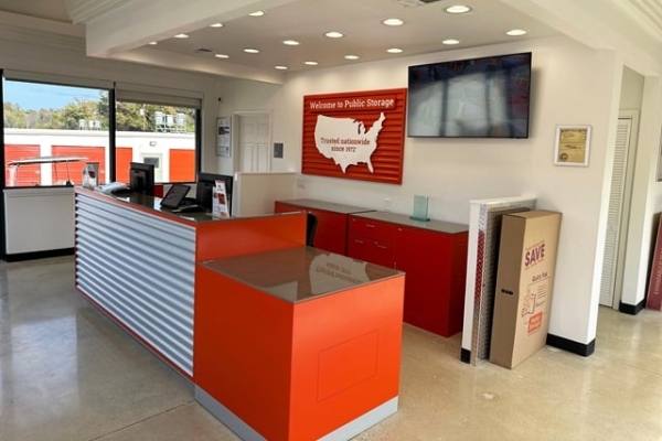 Facility photo: //images.sparefoot.com/medium/21495369610de6816e7.jpg